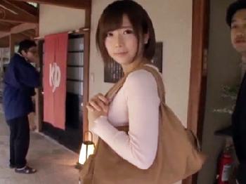 幼顔巨乳妻・紗倉まなが家族旅行で温泉→発情した義理の父親に媚薬盛られ禁断セックスファック痴女人妻中出しレイプ近親相姦のエロ動...