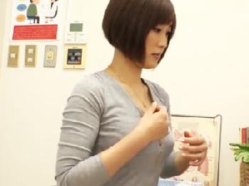 性的変態な医者が美人若奥様の膣内検査中にフル勃起して診察台の上で残虐な寝取り中出し巨乳人妻盗撮のエロ動画