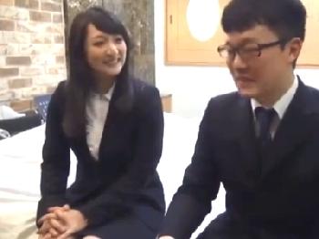 食品関係の会社で働くOLが部下の若い社員とのパコで欲求不満解消巨乳のエロ動画