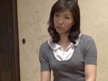 「そういうことじゃなくて‥」10年ぶりの性交を懇願されて自らも絶頂する巨大乳房熟女巨乳のエロ動画