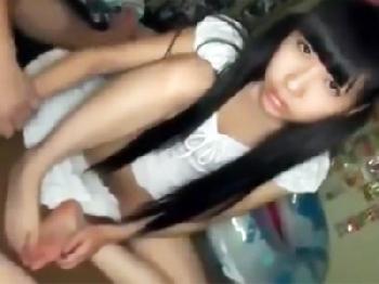 まだ大人の体になりかけの童顔少女を自宅に監禁して無責任に中出しするヤバいヤツ美少女ロリパイパンハメ撮りのエロ動画