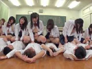 催眠にかかってしまった美形少女女子校生たちがクラスメイトたちと大乱交美少女中出しのエロ動画