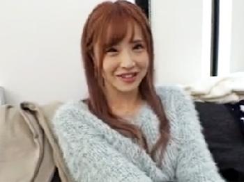 ド淫乱尻軽女な幼顔巨大乳房ギャルの自宅で真っ昼間からハードファック！巨乳ロリハメ撮りのエロ動画