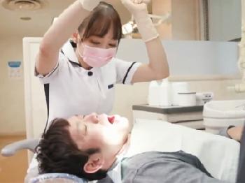 「イきそうになったら右手を上げてくださいねー？」美人歯科医さんの痴女責めたまらんWお姉さんコスプレフェラ手コキ蓮実クレアのエ...