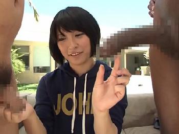 デカすぎる黒人男性器と野外で中出し楽しんじゃう真性痴女W美少女3Pのエロ動画