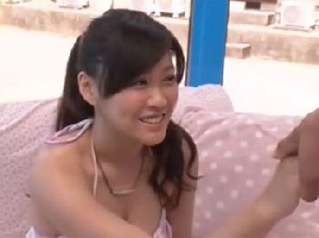 巨乳の水着美形お姉さんの名器過ぎるワレメでゴム内パンパンに成る程の大量射精のエロ動画