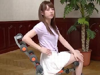 「出ちゃうッ！」吉沢明歩が激しすぎるピストンに汗だく潮吹き絶頂！のエロ動画