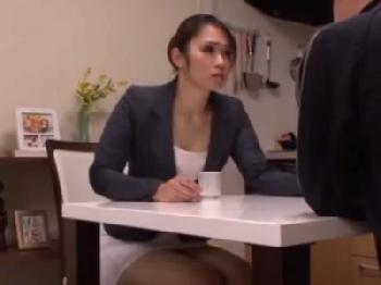 巨乳ミニスカートのOLは電車に乗れば痴漢され営業に行けば襲われるお姉さんフェライラマチオのエロ動画