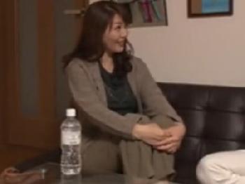 ムチムチ恵体マダムを家に連れこんで寝取り中出し！素人人妻熟女のエロ動画