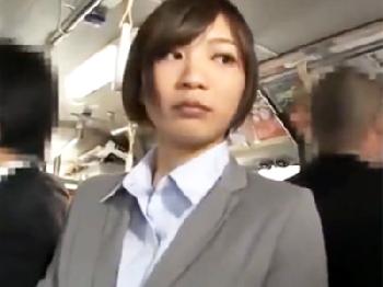 ムチムチタイトスーツの美形少女オフィスレディのバックから生イチモツ挿入して凌辱巨乳美少女OLレイプ痴漢のエロ動画