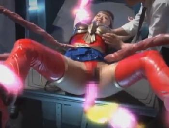 『うぅ…ヤメろぉー！』閲覧注意！光る触手たちによってあらゆる穴を犯されたヒロイン美少女コスプレレイプのエロ動画