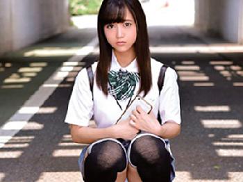 貫くと身をよじって感じる家出少女に生中出し！女子校生美少女のエロ動画
