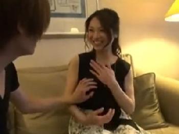 恥じらい気味なお姉さんとホテルで楽しくハメ撮りパコ素人のエロ動画