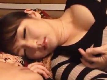 居候させてもらってる義姉と四六時中パコりまくる不貞義弟巨乳痴女人妻中出し近親相姦のエロ動画