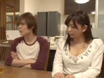 突如出来た2人の妹と一つ同じ屋根の下で中出し近親SEX相姦女子校生美少女近親相姦のエロ動画