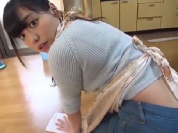 家事代行サービスの美形お姉さんに我慢できずに襲い掛かり→生中出しバチキメ巨乳美少女のエロ動画