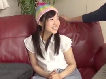 「おマンコ壊れちゃう！」連続で男根をぶち込まれ悶絶する美形少女美少女ロリ中出し3Pのエロ動画