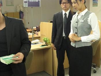『もう許して…』罠にハメられた美人銀行員が横領疑惑をかけられヤラれ放題…お姉さんレイプ夏目彩春のエロ動画
