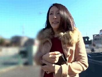 お金を借りてた奥さまを狙ってナンパ！　謝礼をエサに簡単GET！美人奥様の綺麗なカラダをたっぷり味わって中出し人妻のエロ動画