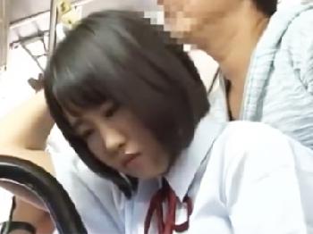 弟の激しい手マンに潮吹きする美人姉Wお姉さんぶっかけ近親相姦のエロ動画