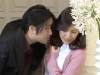 夫の借金のせいで身体で利子を払わされるマダム巨乳人妻中出しのエロ動画