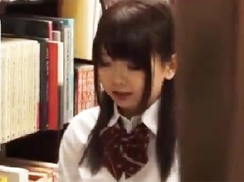参考書コーナーで女子校生を媚薬凌辱中出しする無慈悲！美少女ロリ顔射レイプのエロ動画