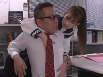 生徒指導室で教師ペニスを手コキ抜きしちゃう淫女女子校生美少女痴女めがねのエロ動画
