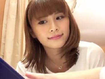 谷間をチラつかせて誘ってくる美容師さんと店内でこっそりパコお姉さん痴女露出のエロ動画