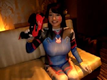 ムチムチ恵体でサービス精神満載のレイヤーとイチャラブオフパコでベタベタ舌発巨乳美少女コスプレ顔射ハメ撮りのエロ動画