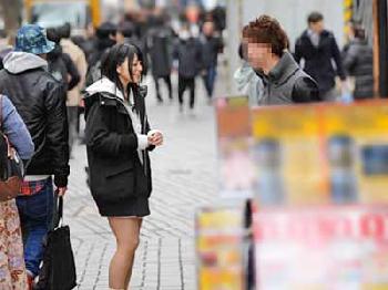 「中出しH…しませんか…？」逆ナンパパした素人男性と即ハメ巨乳美少女上原亜衣のエロ動画