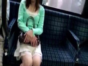 素人主婦をバス内で痴漢してハメパコ！巨乳お姉さん痴女人妻のエロ動画