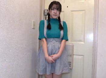 『…はい…』緊張しすぎて声も出てない！童顔なのにホルスタイン乳した幼顔っ子を何度もハメ倒し巨乳美少女ロリコスプレハメ撮りのエ...