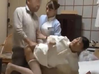 肉欲過多な患者宅を訪問して精液ぶち抜く欲望処理看護師お姉さん痴女看護婦のエロ動画