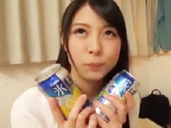 ベロンベロンに酔っぱらった小さなおっぱい娘とパコリ部屋でハメ撮り美少女のエロ動画