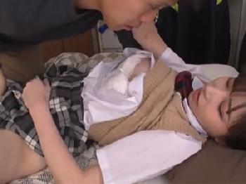 美形少女女子校生が制服姿のままで脱ぐことなくパコ開始→生中出しでトロ顔美少女のエロ動画