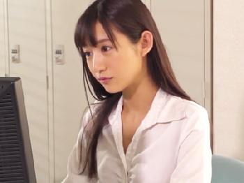 夫の上司の巨漢黒人に犯されてから巨大ペニスの虜になり密通ファックを繰り返すW美少女OL中出しのエロ動画