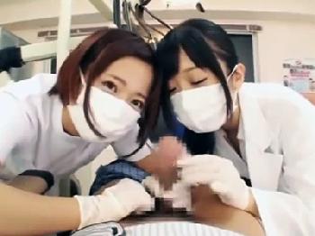 『おっきいー』超美人な歯科助手たちに玩具にされてM男悶絶！美少女お姉さん痴女コスプレ手コキ紗倉まな大槻ひびきのエロ動画