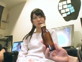 みんながムラムラしているアダルトビデオ編集現場に超可愛いスタッフが入っちゃった結果美少女痴女中出しハメ撮りレイプ3Pのエロ動...