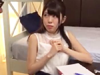 親の再婚で出来た女子校生妹にご奉仕を強要して性欲処理するアブノーマル兄貴美少女フェラ手コキのエロ動画