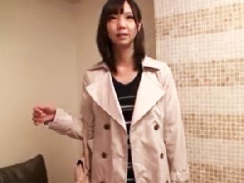 ナンパした幼顔顔で巨大乳房の美形少女とホテルインしてハメ撮りパコ！巨乳美少女ロリ顔射のエロ動画