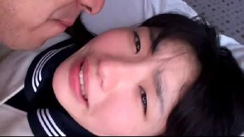 キモオヤジに何度も中出しされて号泣する女子校生のエロ動画