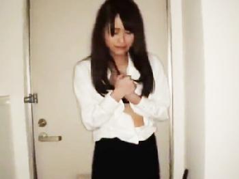 『えっ‥やだぁ！やめてぇ！』凌辱魔に尾行されて自宅に侵入を許した美人OLがレイプされちゃうお姉さんパンスト中出しのエロ動画