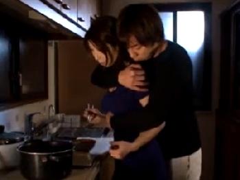 『ようやく誘ってくれた…』義弟に求められて全力で答えてしまう寝取られ密通巨乳人妻近親相姦のエロ動画