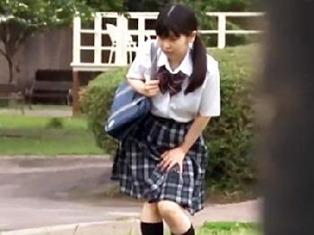 野外で放尿をしていた女子校生を発見→媚薬付き肉棒をいきなりぶち込み陵辱美少女イラマチオレイプ露出のエロ動画