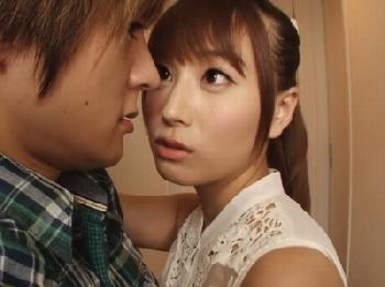 『絶対声出しちゃダメだからね…』初めて彼女の家に行ったのに…ド淫乱お姉さんに逆寝取りされ美少女痴女のエロ動画