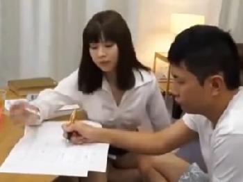 家庭訪問先で生徒を誘ってパコに持ち込むとんでもない女性教師巨乳お姉さん痴女女教師のエロ動画