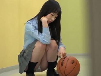 無防備パンチラしてくる美形少女女子校生を学校内で本気ハメ美少女ロリ顔射のエロ動画