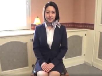 『舐めさせてください‥…』機長とCAが密通温泉旅行にGO！お姉さん痴女OLハメ撮りフェラのエロ動画