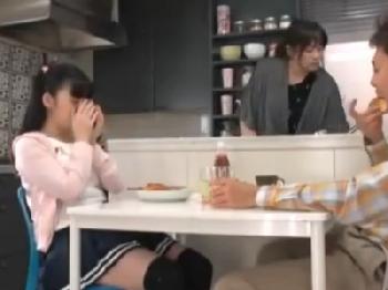 『またペニ棒大きくしてぇ…笑』親がいなくなった途端に妹とハメまくるラブラブ禁断姦淫美少女ロリ近親相姦のエロ動画