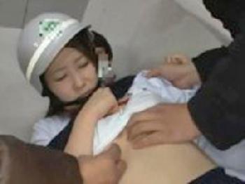 お利口さんにヘルメット通学してる純情女子校生を拉致って婦女暴行美少女レイプのエロ動画